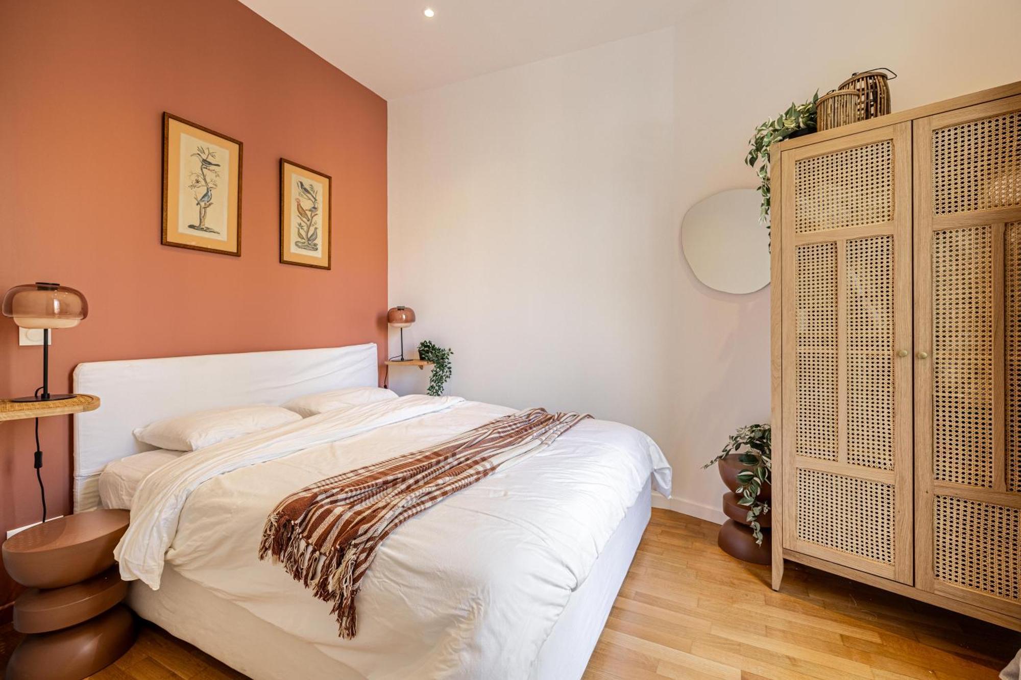New! Remodeled In The Heart Of Nice, 3 Min, 2br, Ac, Elevator, Amazing Little Terrace, Location! * Nizza