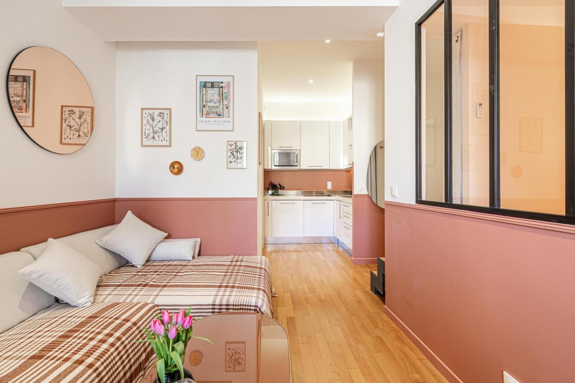 Apartment New! Remodeled In The Heart Of Nice, 3 Min, 2br, Ac, Elevator, Amazing Little Terrace, Location! Nizza